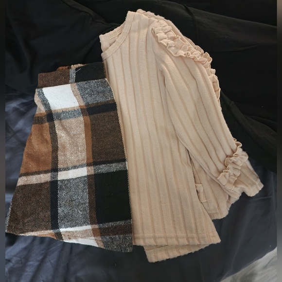 2 Piece Skirt Outfit Size 5 - Picture 3 of 4